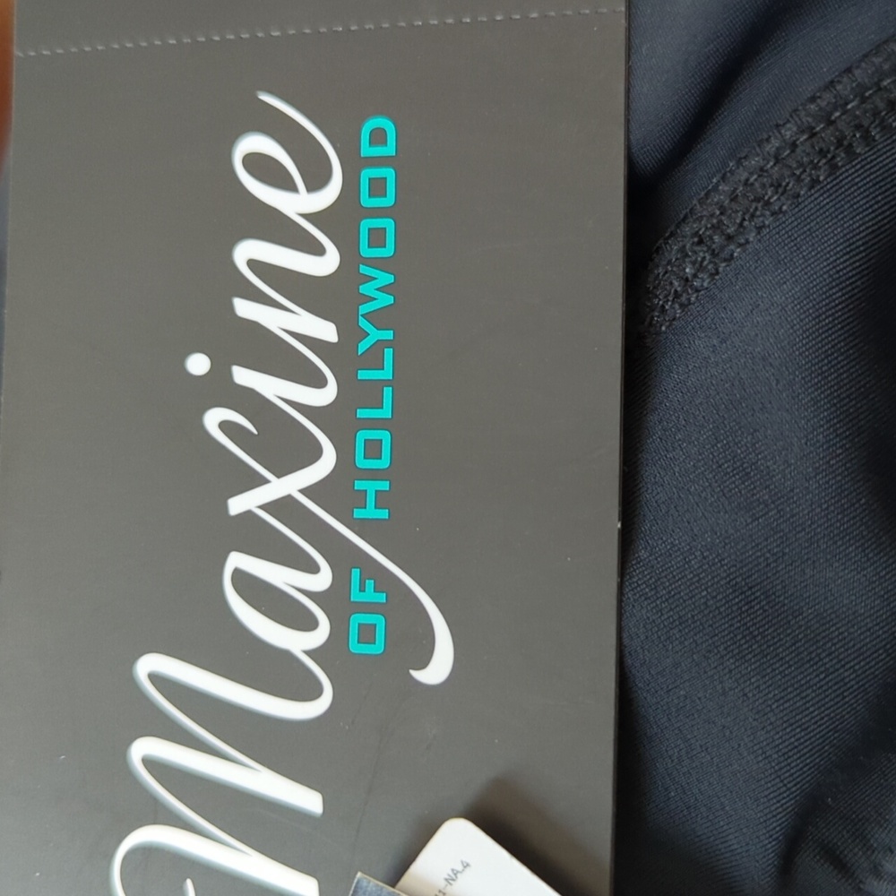 Maxine of Hollywood Solid Waistband Skort Swim Bottom 24 - Picture 15 of 16
